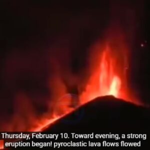 Etna, nuova forte eruzione nella notte: nube di cenere lavica alta 10 chilometri VIDEO