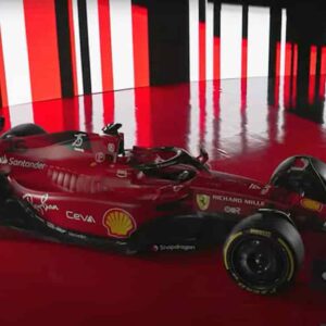 Formula 1, svelata a Maranello la Ferrari F1-75. Leclerc e Sainz: "Pronti per il prossimo Mondiale" FOTO