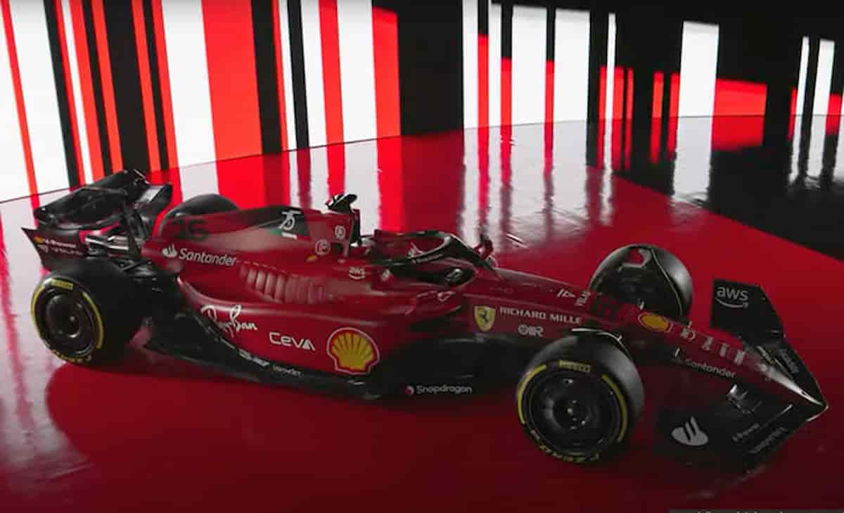 Formula 1, svelata a Maranello la Ferrari F1-75. Leclerc e Sainz: "Pronti per il prossimo Mondiale" FOTO