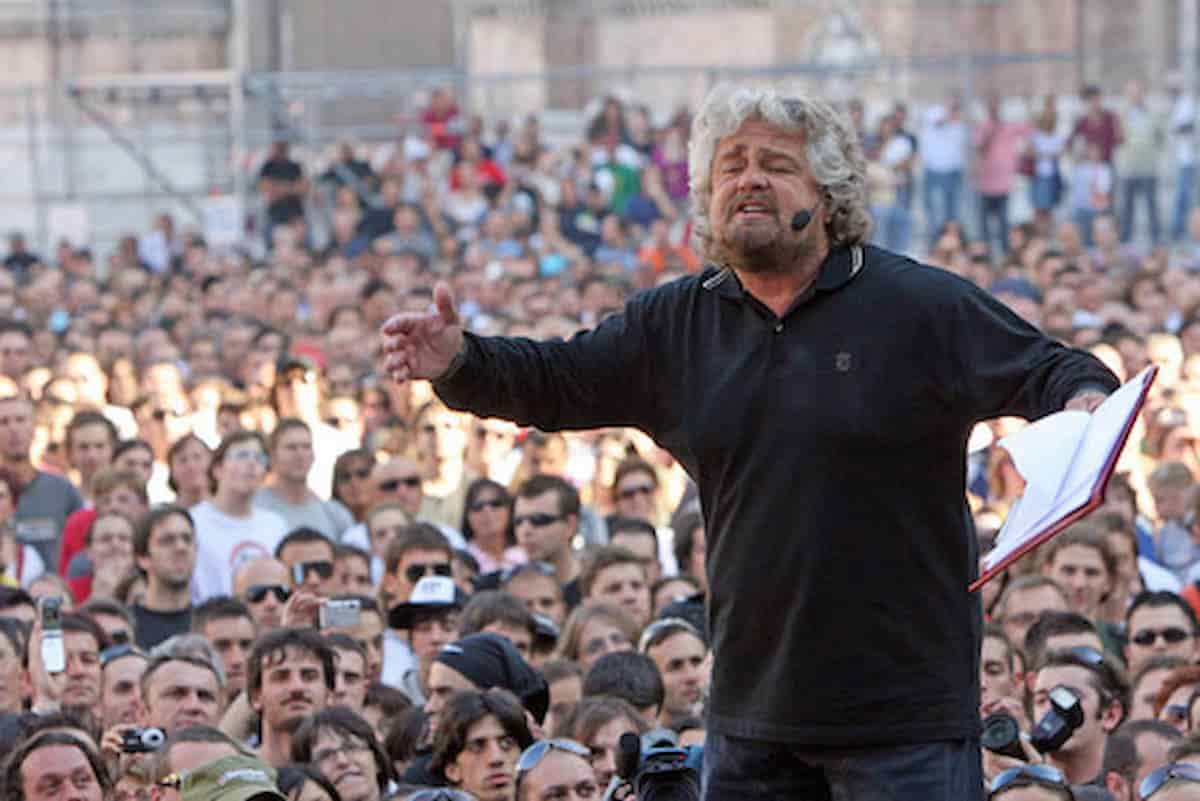 Conte-Di Maio: due leader nel pollaio M5S, uno è di troppo, Padre Grillo cerca di salvare un Movimento lacerato