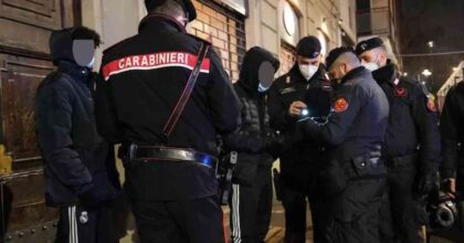 Milano violenta, sabato notte di liti e rapine con 5 accoltellamenti: si cercano gruppi di nordafricani
