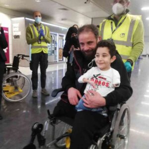 Mustafà nato senza braccia e gambe operato a Siena: è il bimbo simbolo della guerra in Siria