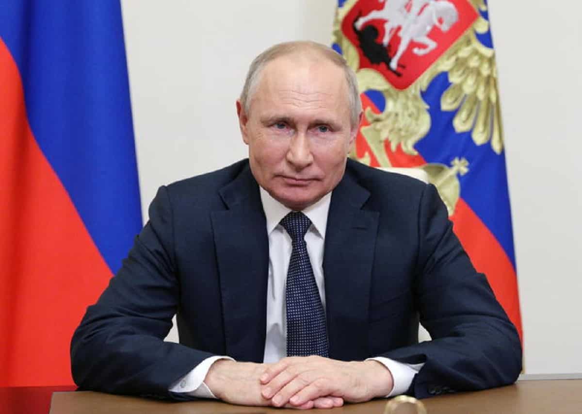 Putin, paura abbia fatto il passo più lungo...Casca lui, casca la Russia, tutti giù per terra.