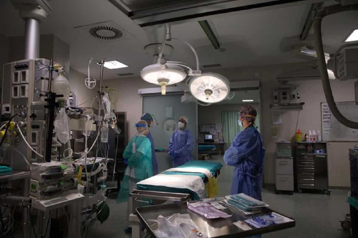 La setta degli amputati: le operazioni per rimuovere i genitali in diretta video da un seminterrato