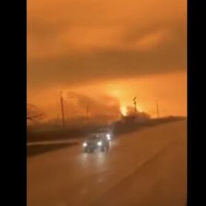 Ucraina, il VIDEO della forte esplosione nell'oblast di Cherkasy, a sud di Kiev. Il cielo diventa giallo