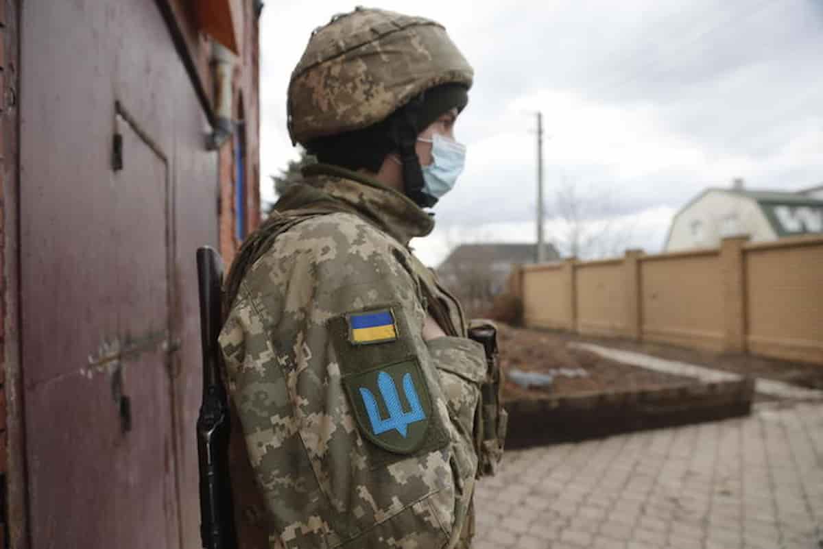 Ucraina, Putin: "No chance per la pace", show in diretta. Usa: "Guerra a ore". Soldato di Kiev catturato