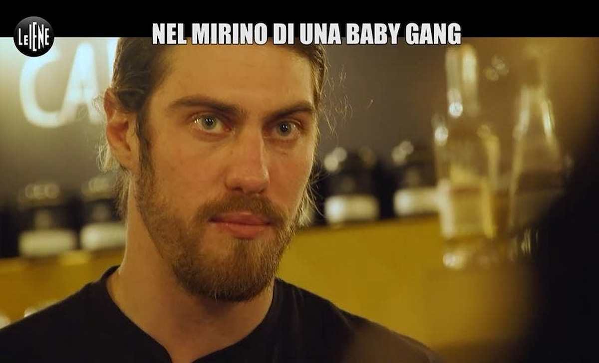 Ghedi (Brescia), barista denuncia baby gang alle Iene: gli bruciano il locale