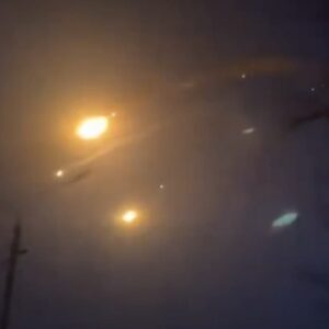 Ucraina, aereo russo abbattuto nei cieli di Kharkiv: l'esplosione, la palla di fuoco e lo schianto VIDEO