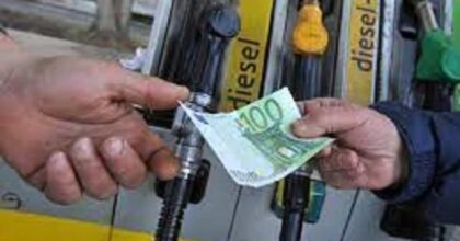 Benzina, prezzo medio in aumento di 2 centesimi. Gpl di 7. Quanto peserà la guerra in Ucraina