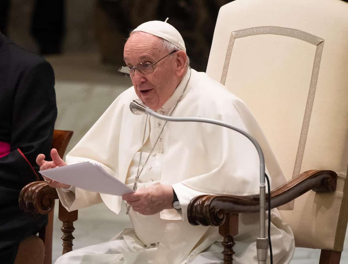 Papa Francesco alza la voce: "La guerra in Ucraina è vergognosa e inaccettabile"