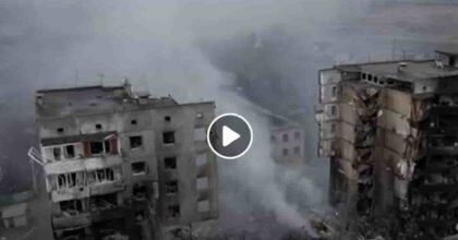 Borodyanka rasa al suolo: il VIDEO dal drone che sorvola la città fantasma ucraina bombardata dai russi