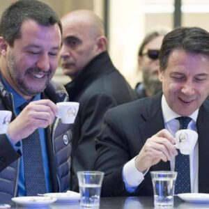 Riarmo Italia: Conte premier firmava per il sì, e la guerra non c'era. Salvini gioca a Papa sì, Papa no.