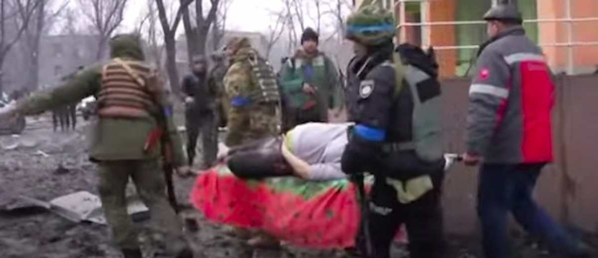 Ucraina, la donna incinta della foto simbolo di Mariupol è morta con il suo bambino VIDEO