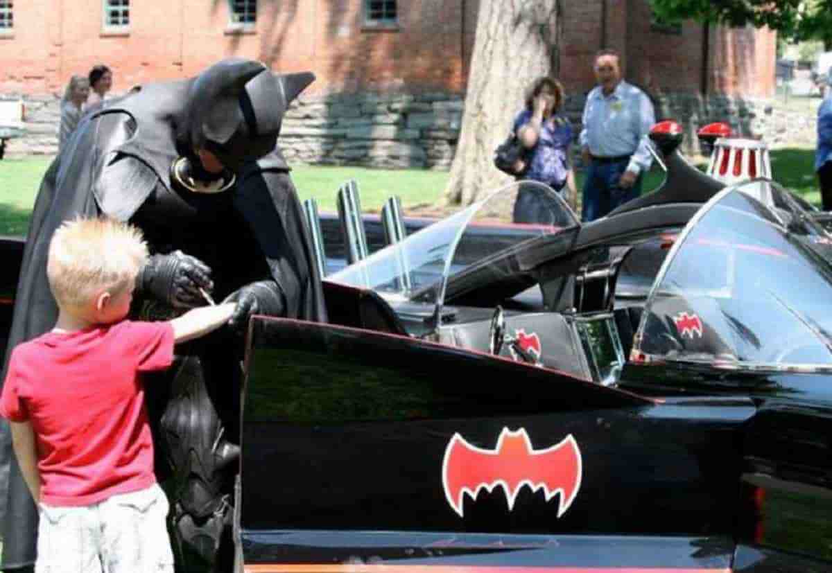 Castel Gandolfo, bimbo di due anni scappa dal residence, lo trovano e dice: "Sono Batman"