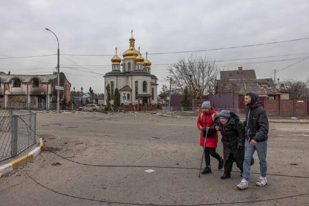 Funerali e corpi dei caduti da nascondere, armata russa ferma sceglie di spianare ucraini
