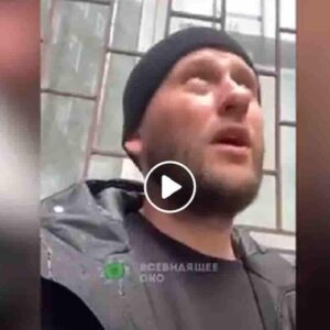 Kharkiv sotto le bombe, un uomo sfiorato dal missile mentre gira un VIDEO col telefono