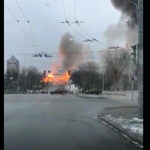 Ucraina, un'esplosione e il panico in strada. Ecco cosa succede tra le strade di Kiev VIDEO