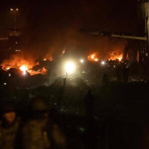 Mariupol resiste, bombe sul centro commerciale a Kiev. Zelensky: Tregua o sarà guerra mondiale