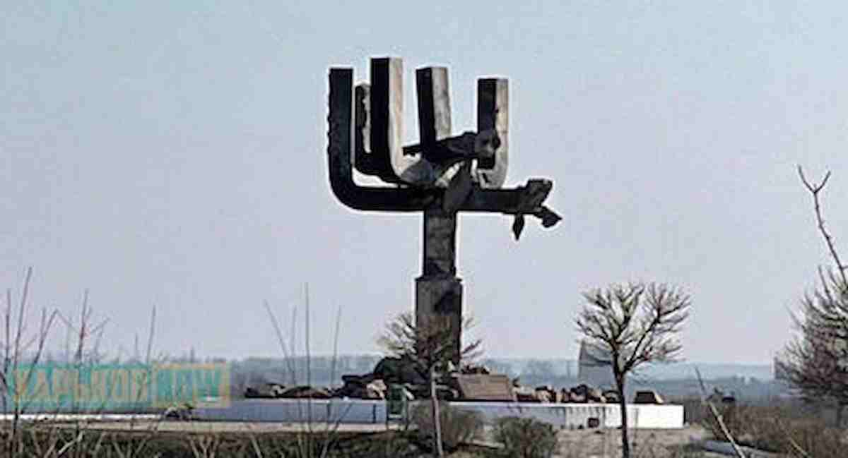 Guerra in Ucraina, russi distruggono città di Chernihiv e colpiscono monumento Olocausto a Kharkiv