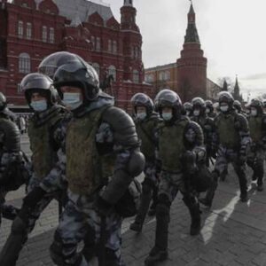 Russia, manifestazioni contro la guerra in Ucraina: oltre 4mila arresti. Pestaggi della polizia a San Pietroburgo VIDEO