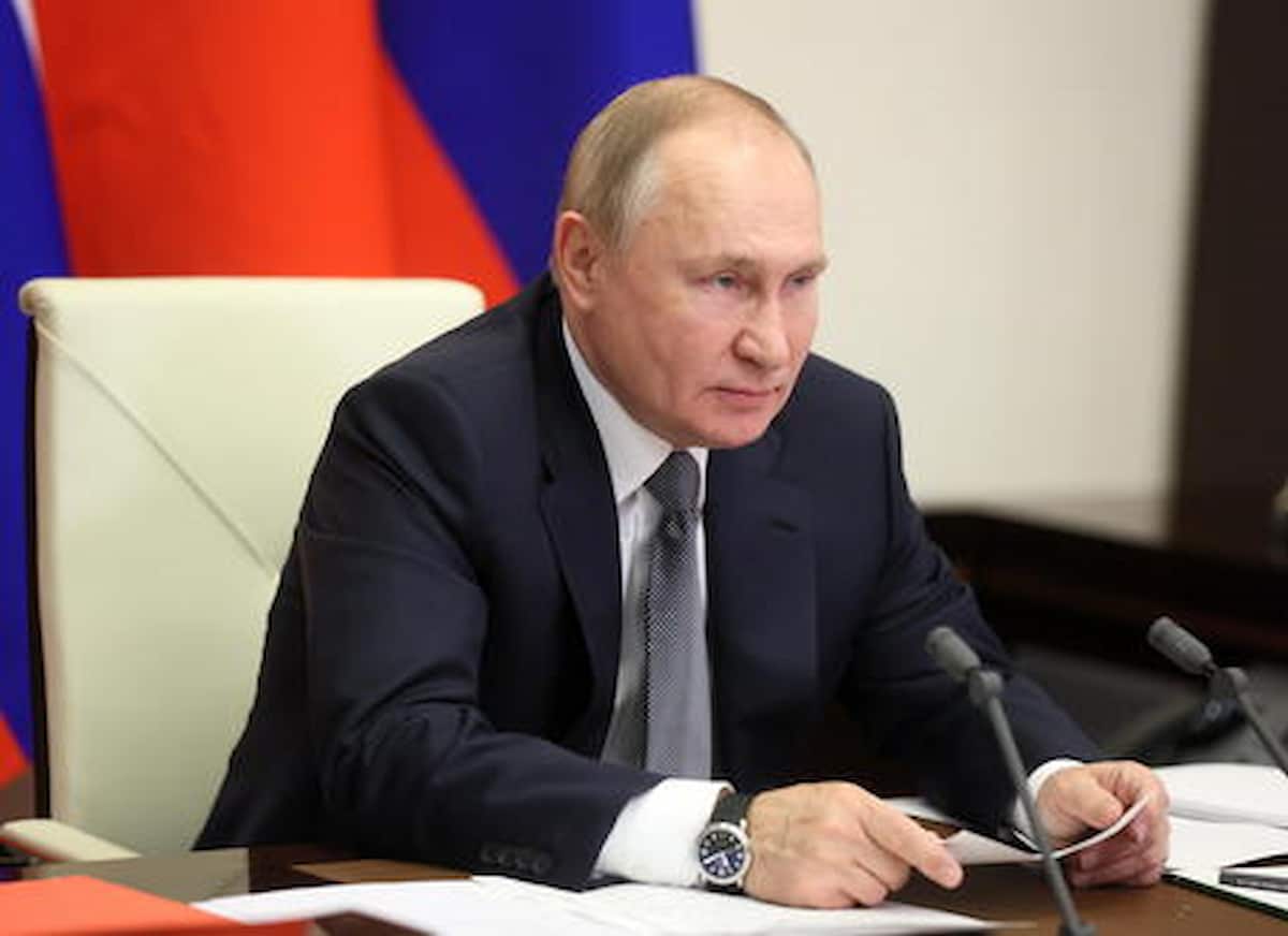 Putin: "Pagamento del gas in rubli o i contratti saranno interrotti"