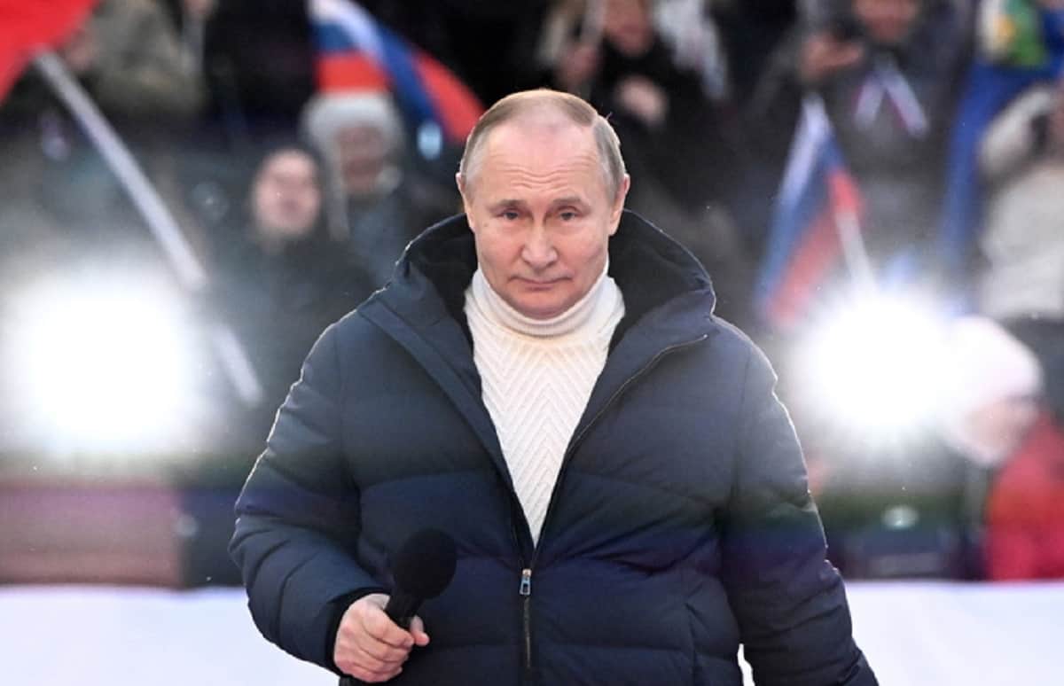 Vladimir Putin e il parka made in Italy da 12mila euro. Sui social: "Non sa qual è lo stipendio medio mensile russo?"