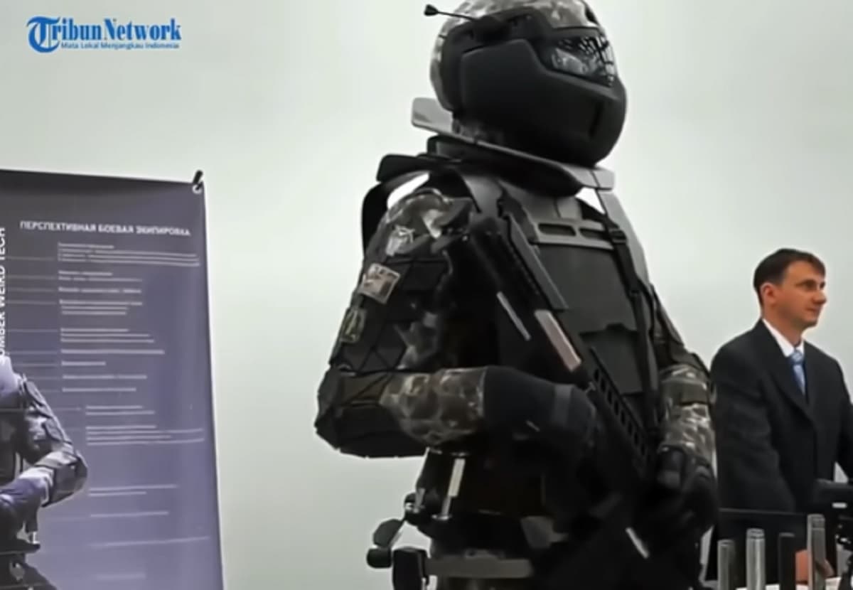 Ratnik, l'esoscheletro dei soldati russi: potenzia il tiro e la velocità. Lo indosseranno in Ucraina?