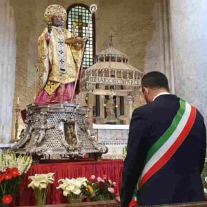 Bari, furto di San Nicola: rubati l'anello del santo e le offerte dei fedeli dalla teca nella Basilica