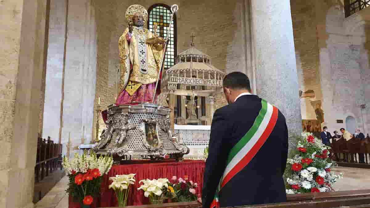 Bari, furto di San Nicola: rubati l'anello del santo e le offerte dei fedeli dalla teca nella Basilica