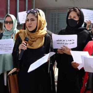 Afghanistan, i Talebani chiudono nuovamente le scuole secondarie femminili