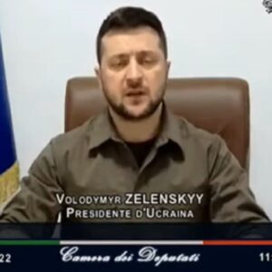 Il discorso di Zelensky: "Immaginate Mauriupol come una Genova completamente bruciata" VIDEO