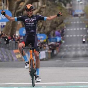 Giro di Sicilia, impresa del croato Miholjevic, 19 anni: vittoria e maglia da leader. Oggi gran finale sull’Etn