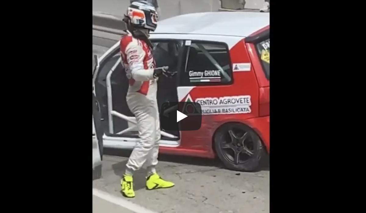 Jimmy Ghione, incidente al rally di Fasano: l'inviato di Striscia si ribalta con l'auto ed esce illeso VIDEO