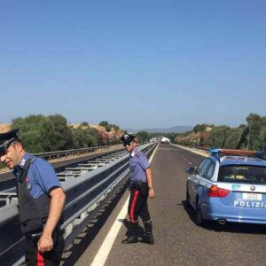Bitonto (Bari), assalto ad un portavalori sulla A14: 4 veicoli in fiamme, malviventi in fuga