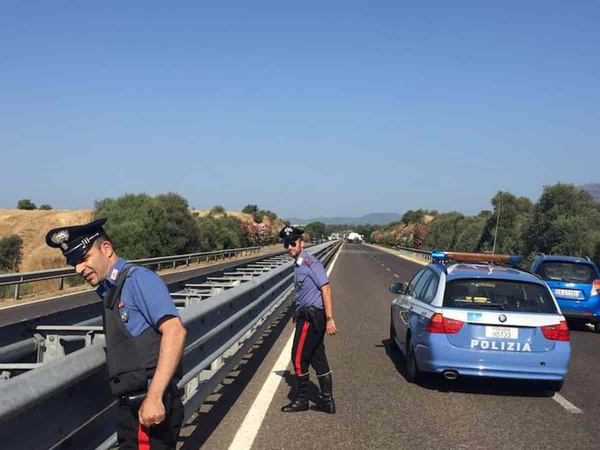 Bitonto (Bari), assalto ad un portavalori sulla A14: 4 veicoli in fiamme, malviventi in fuga
