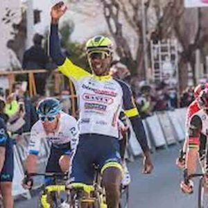 Ciclismo, Biniam Girmay, 21 anni, eritreo, scrive la storia sul pavé della Gand: è il primo africano a vincerla