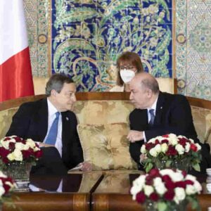 Draghi in Algeria, accordo su gas ed energia: "Risposta alla dipendenza energetica dalla Russia"