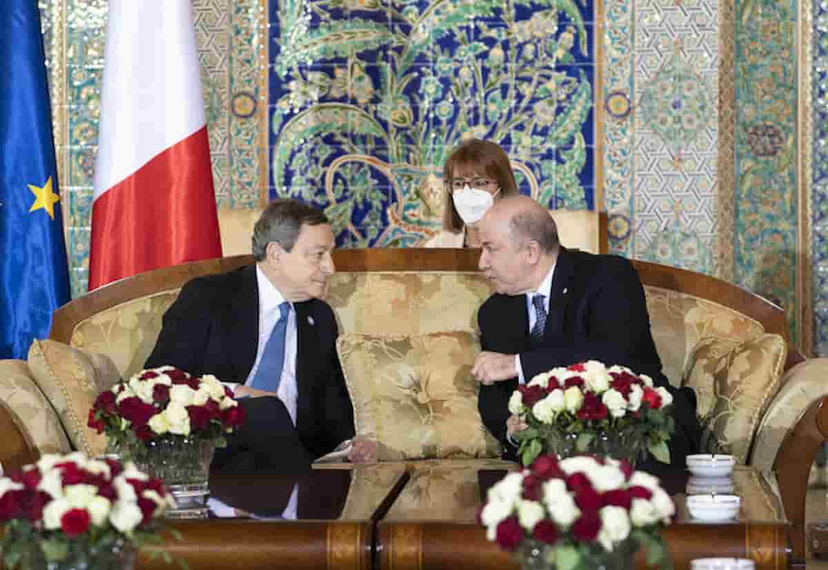 Draghi in Algeria, accordo su gas ed energia: "Risposta alla dipendenza energetica dalla Russia"