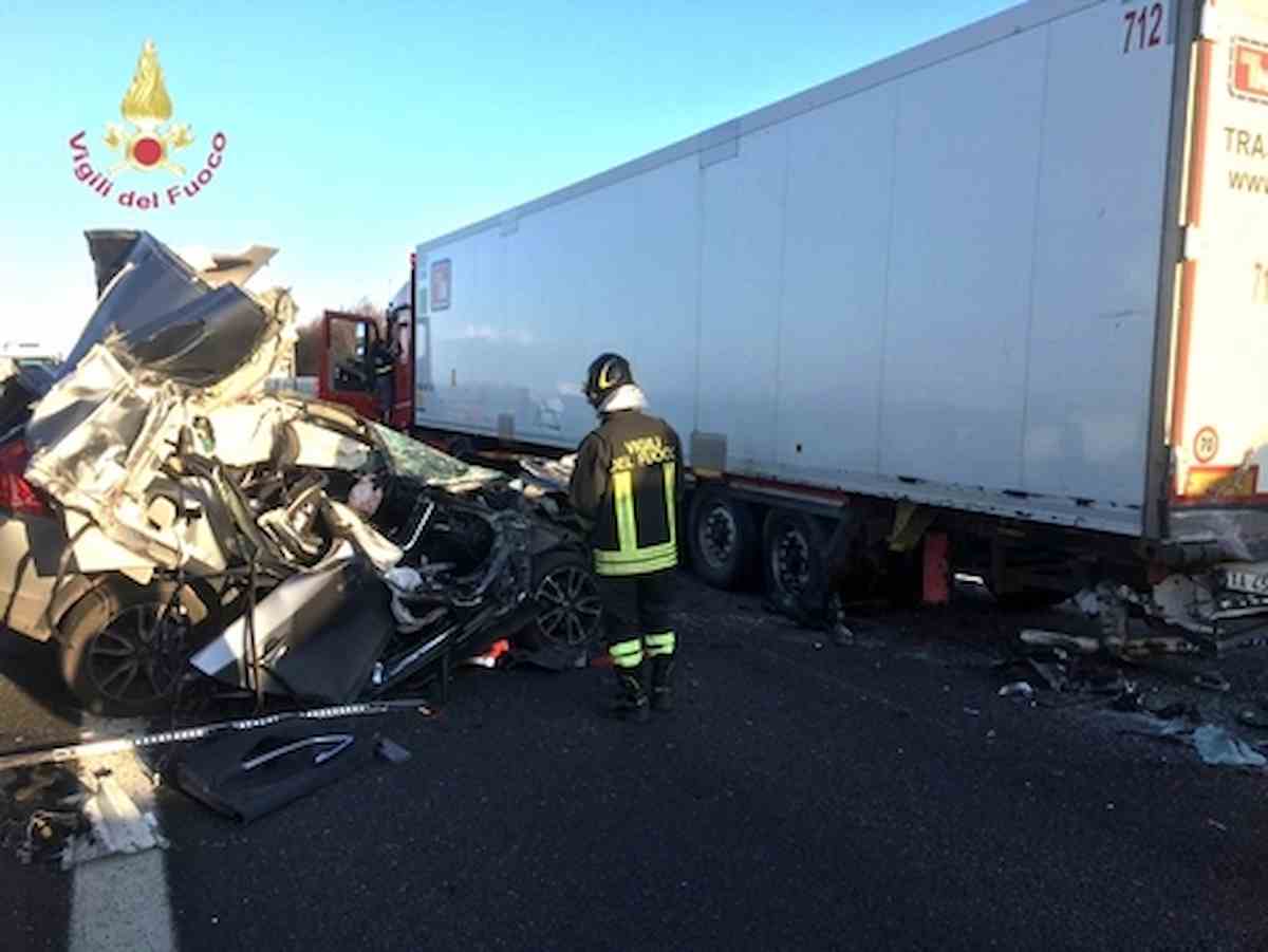 Modena, incidente sulla A1: Marco Bottazzi muore a 23 anni, feriti la sorella e un amico