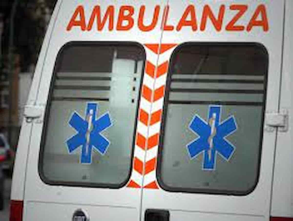 Cinisi, incidente sulla autostrada Palermo-Mazara del Vallo: furgone contro il guard rail, un morto e tre feriti
