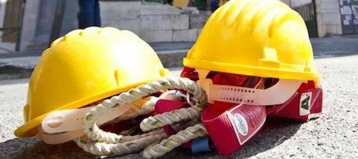 Incidente sul lavoro a Gorgonzola (Milano): operaio muore intrappolato in un tornio industriale
