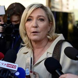 Elezioni in Francia, si prevede ballottaggio Macron-Le Pen: l’estrema destra fa meno paura ed è più pericolosa