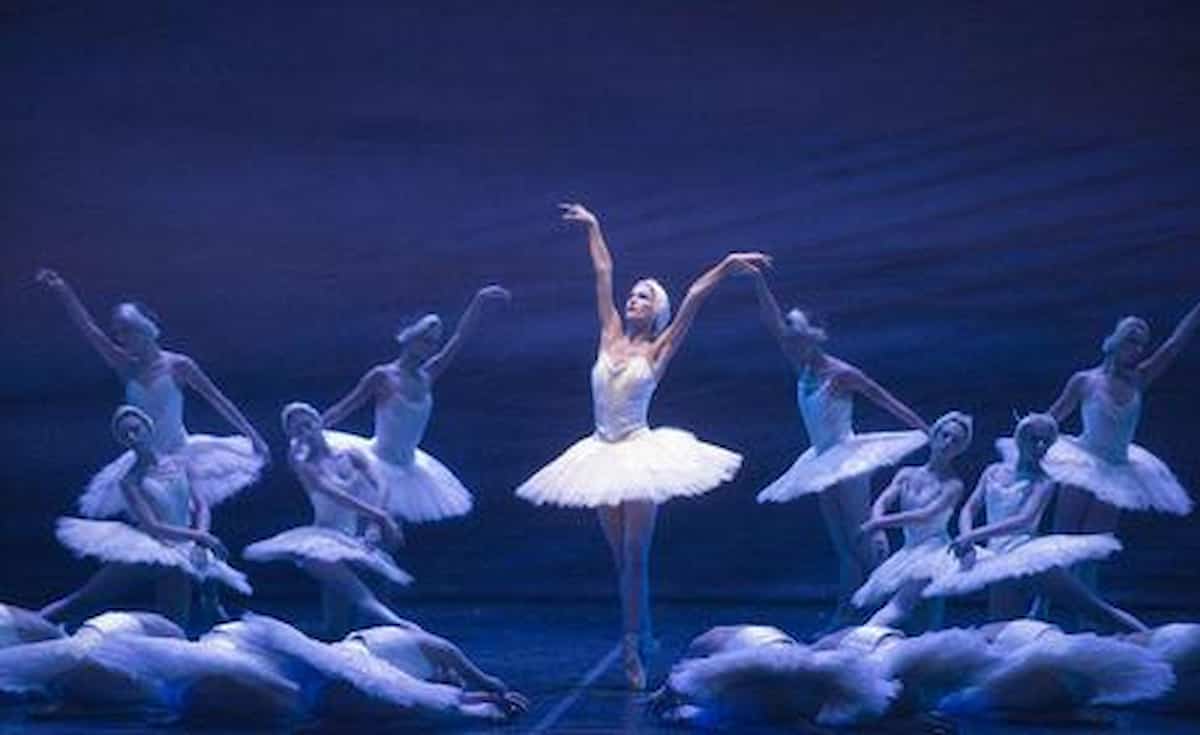 Lonigo (Vicenza), il Teatro comunale annulla il balletto del Lago dei cigni perché è del russo Chajkovskij