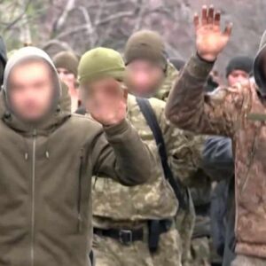Mariupol allo stremo: la resa dei marine ucraini ripresa in un video russo confermata da Kiev