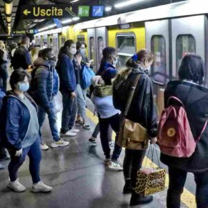 Metro Linea 1 Napoli ferma dalle 9 di questa mattina per un guasto: ripresa parziale dalle 16:30