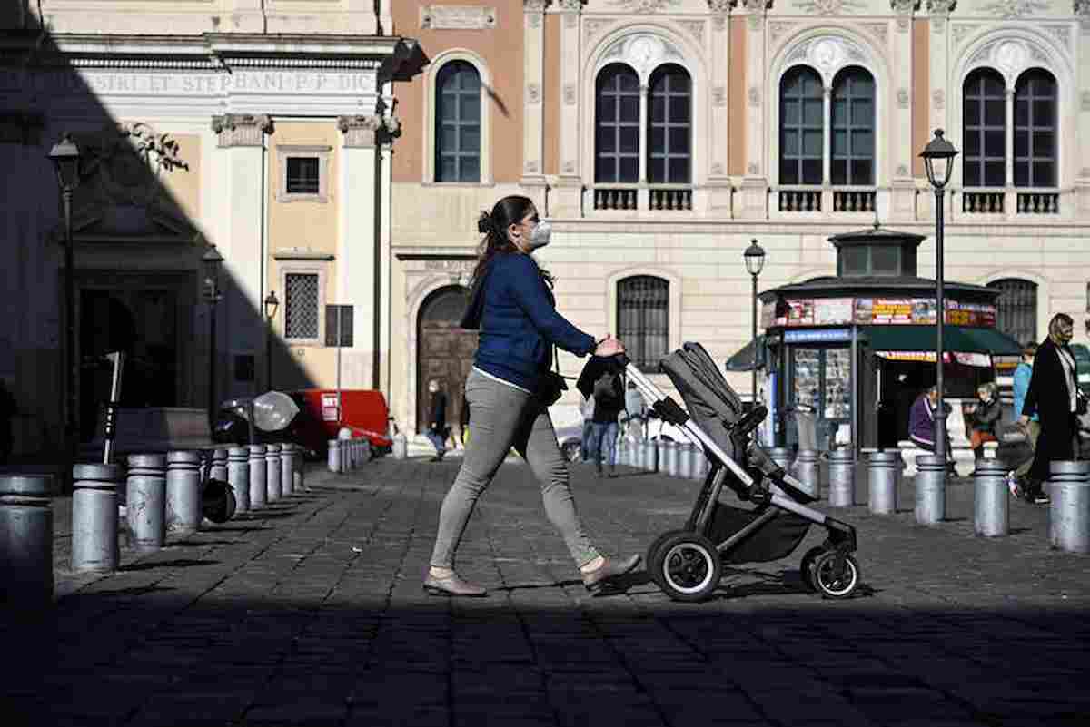 Nascono più bambini in Italia dopo anni: Istat registra lieve risalita della natalità, forse grazie a ripresa matrimoni