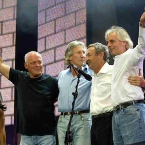 Pink Floyd tornano insieme per l'Ucraina: il nuovo singolo Hey Hey Rise Up con la voce del cantante ucraino Andriy Khlyvnyuk