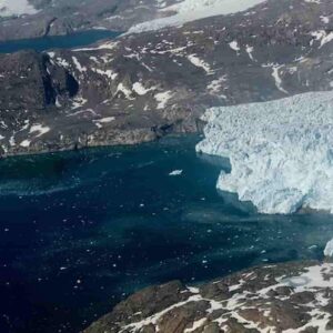 Riscaldamento globale, allarme per lo scioglimento dei ghiacciai: aumenta il rischio di frane e alluvioni