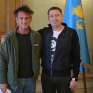 Ucraina, Sean Penn: "Basterebbe un miliardario per porre fine alla guerra con armi e addestramento a Kiev"