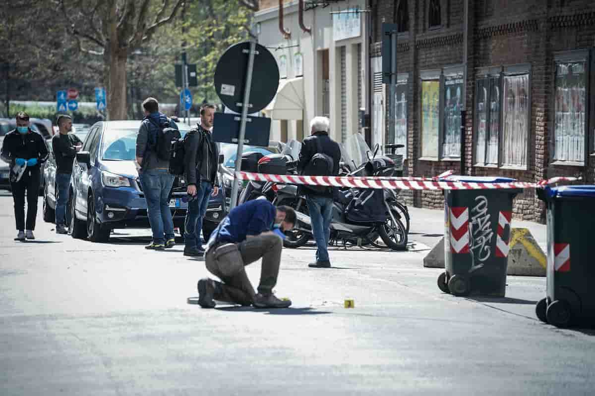 Torino, donna ferita a colpi di pistola in strada. L'ex si consegna, lei, 34 anni, è in ospedale